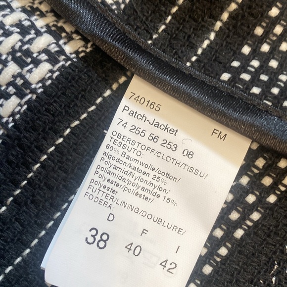 AirField Striped Black and White Blazer - Picture 14 of 17